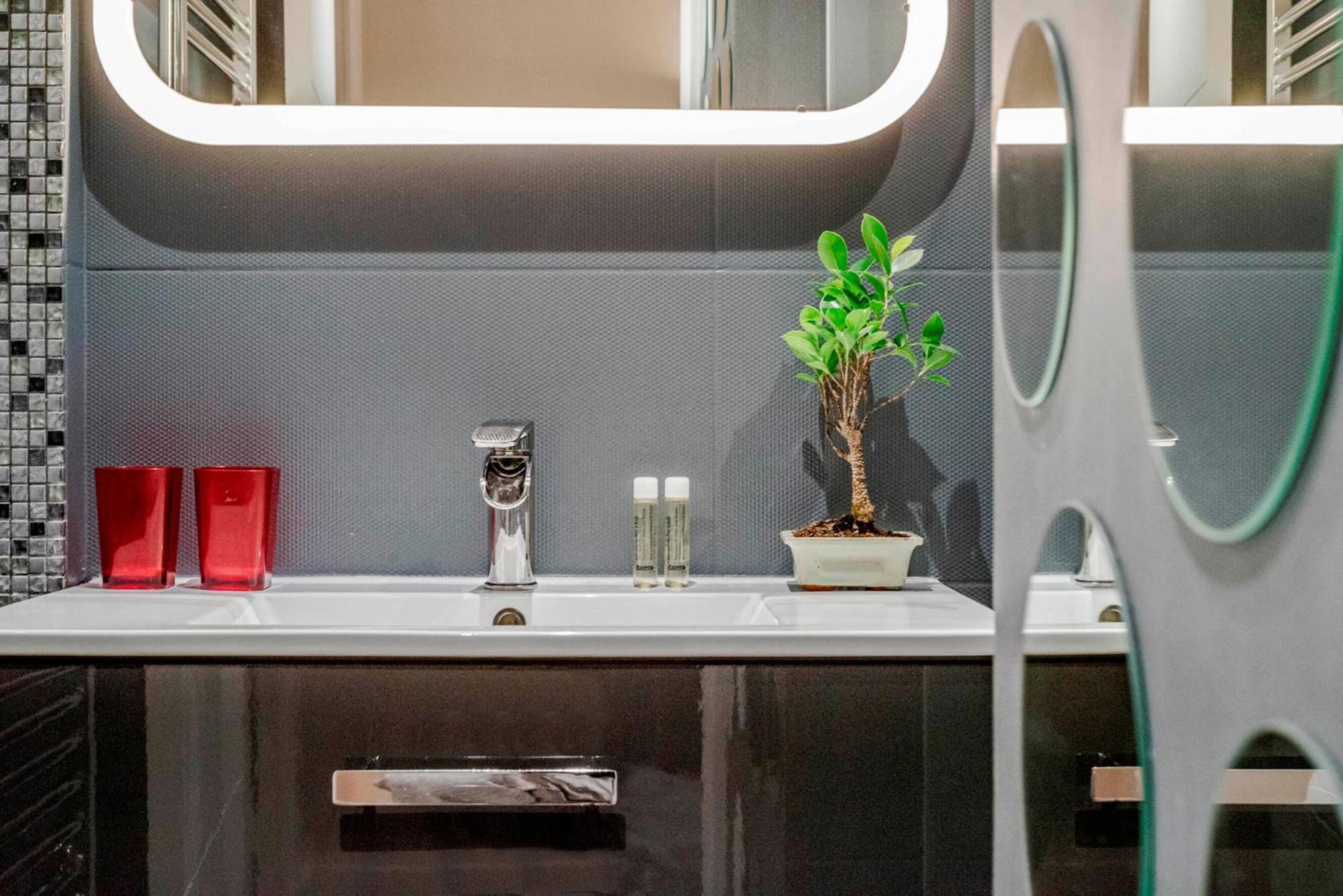 Apartment Luxury Family 2br - Prime Location, Walk To & Shopping, Sunny Balcony - Totolulu Hoche Cannes