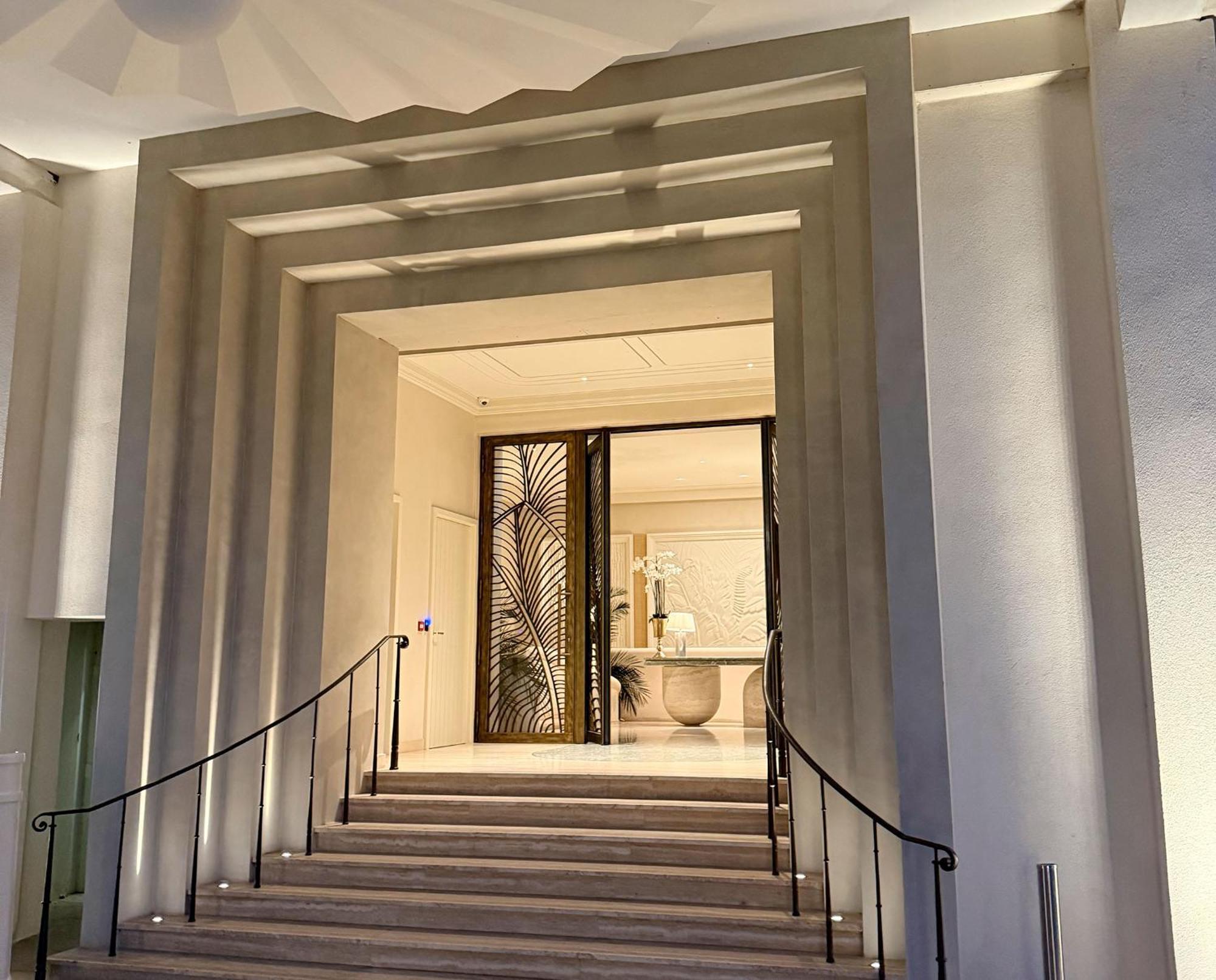 Luxury Family 2br - Prime Location, Walk To & Shopping, Sunny Balcony - By Totolulu Hoche Apartamento *